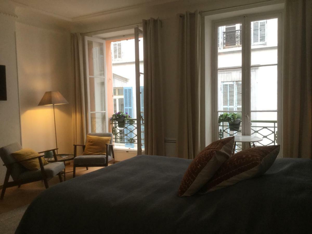 10 Rue Chevalier Roze Apartment